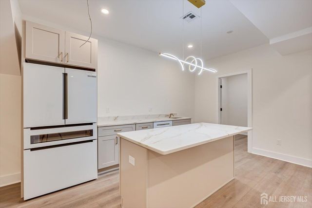 67 Falcon Road, Livingston, NJ 07039