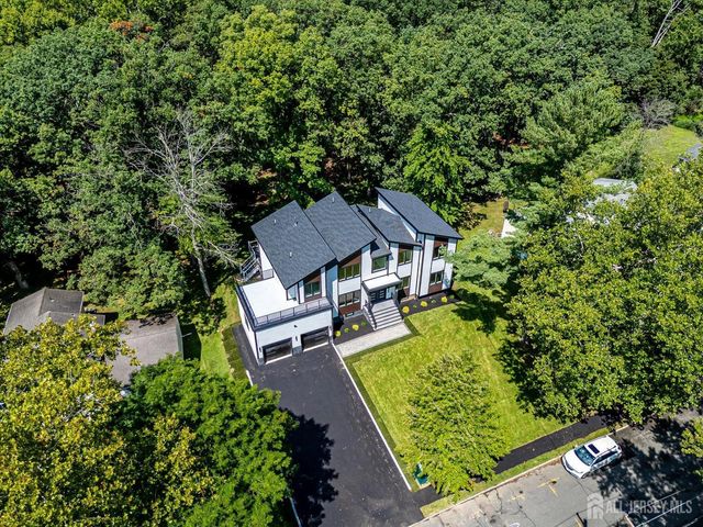 67 Falcon Road, Livingston, NJ 07039
