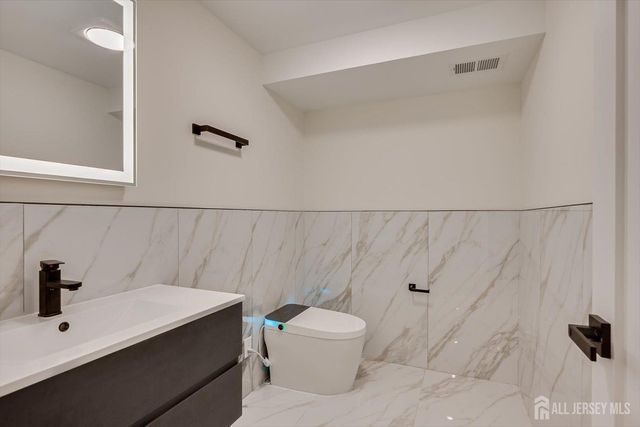 67 Falcon Road, Livingston, NJ 07039