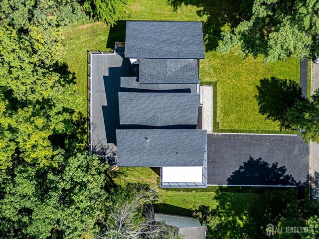 67 Falcon Road, Livingston, NJ 07039