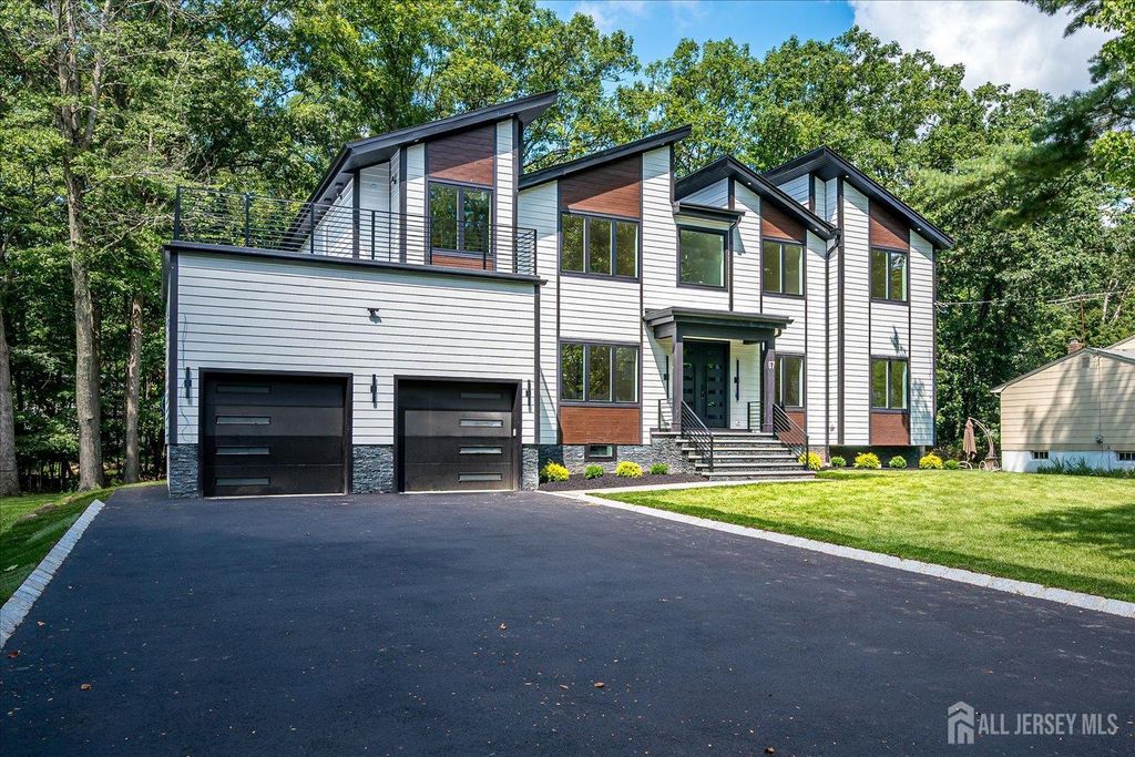 67 Falcon Road, Livingston, NJ 07039