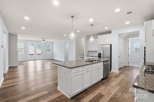 432 Sandbar Point, Lake Wylie, SC 29710