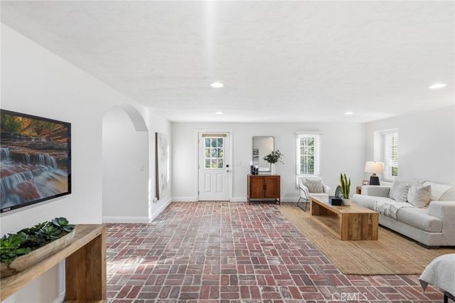 40900 Via Los Altos, Temecula, CA 92591