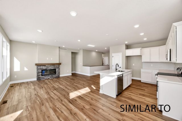 16708 Walnut Meadows Circle, Urbandale, IA 50323