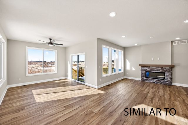 16708 Walnut Meadows Circle, Urbandale, IA 50323