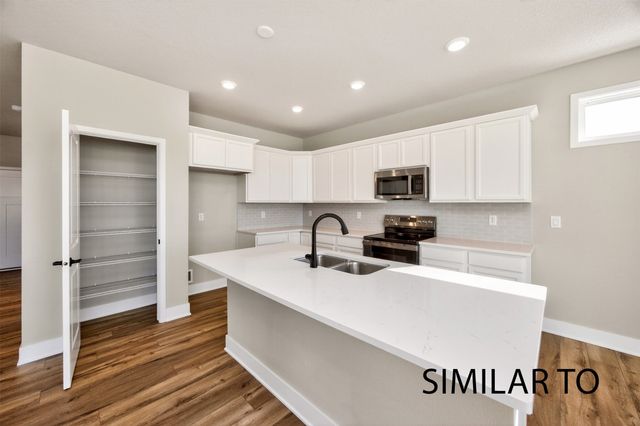 16708 Walnut Meadows Circle, Urbandale, IA 50323