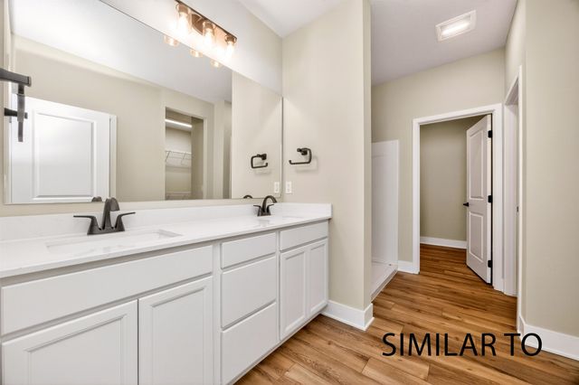 16708 Walnut Meadows Circle, Urbandale, IA 50323