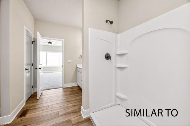 16708 Walnut Meadows Circle, Urbandale, IA 50323