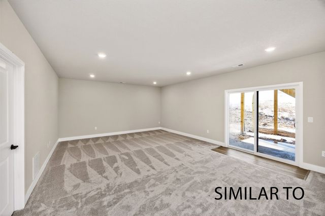 16708 Walnut Meadows Circle, Urbandale, IA 50323