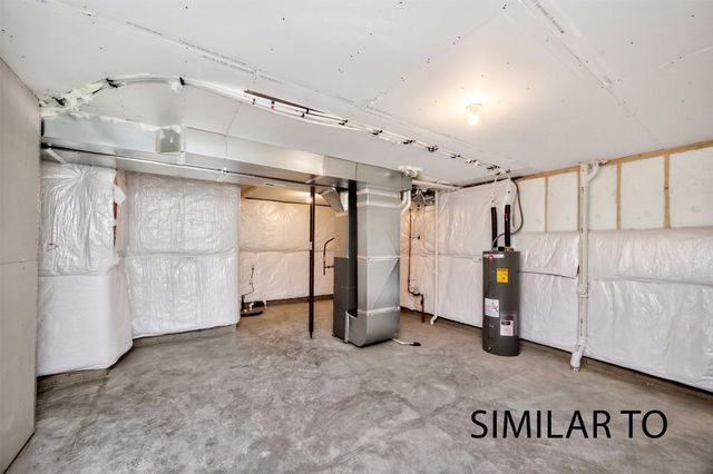 16708 Walnut Meadows Circle, Urbandale, IA 50323