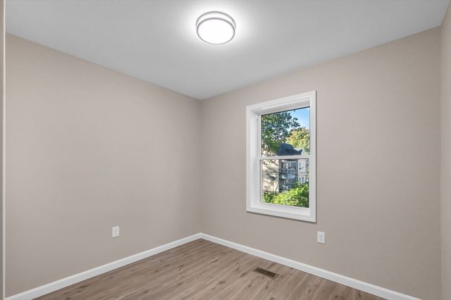 121-123 Putnam Cir 121, Springfield, MA 01104