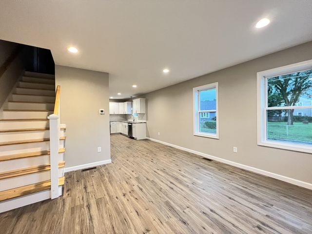 121-123 Putnam Cir 121, Springfield, MA 01104