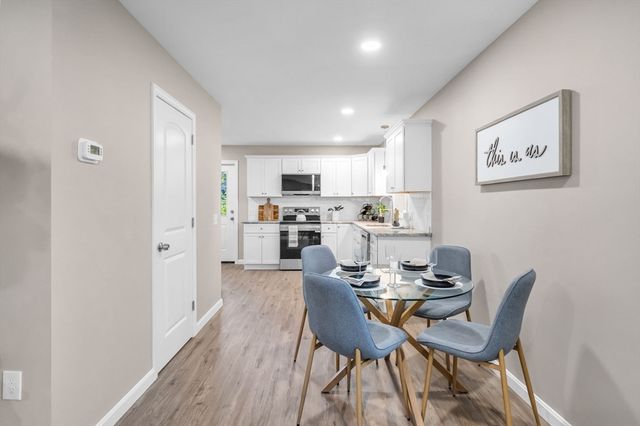 121-123 Putnam Cir 121, Springfield, MA 01104