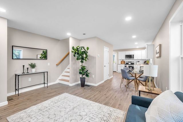 121-123 Putnam Cir 121, Springfield, MA 01104