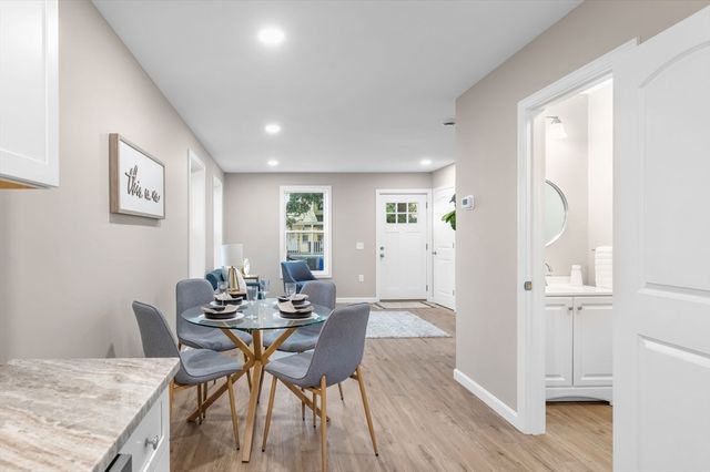 121-123 Putnam Cir 121, Springfield, MA 01104