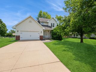 210 Brougham Road, Robins, IA 52328