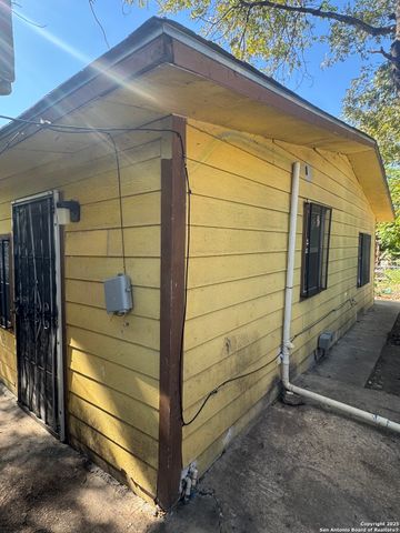 3015 S FLORES ST, San Antonio, TX 78204