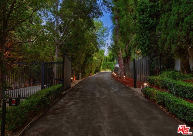 19540 Wells Drive, Los Angeles, CA 91356