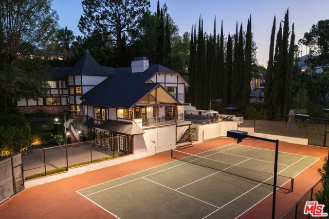 19540 Wells Drive, Los Angeles, CA 91356