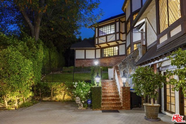 19540 Wells Drive, Los Angeles, CA 91356