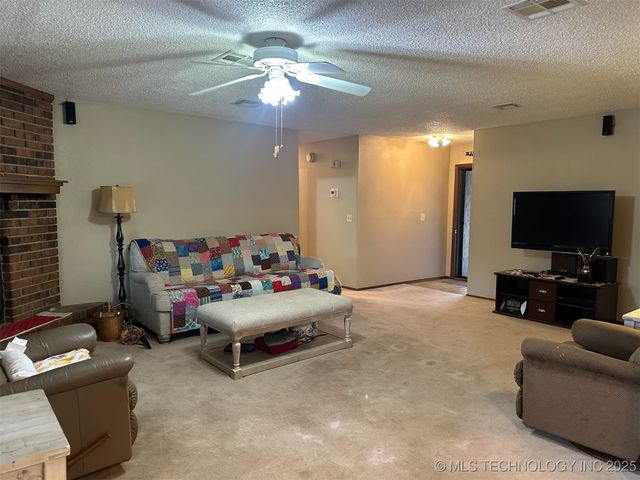 1707 Beaver, Muskogee, OK 74403