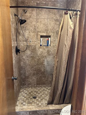 1707 Beaver, Muskogee, OK 74403