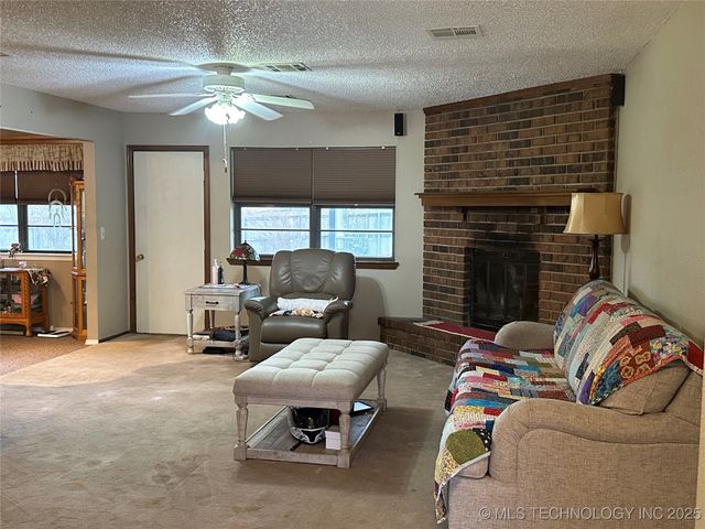 1707 Beaver, Muskogee, OK 74403