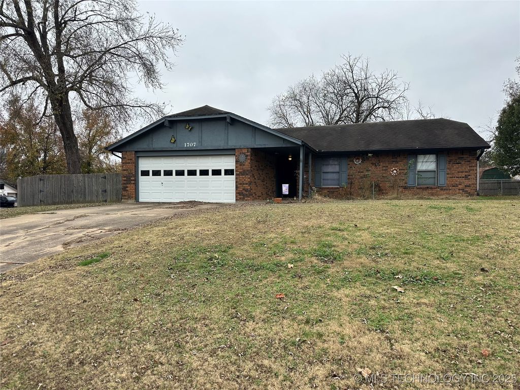 1707 Beaver, Muskogee, OK 74403
