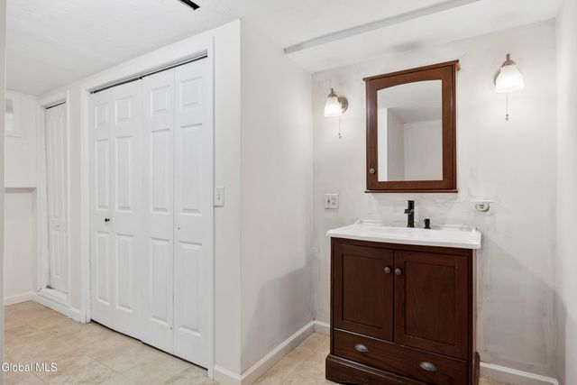 40 Pheasant Court, Saratoga Springs, NY 12866