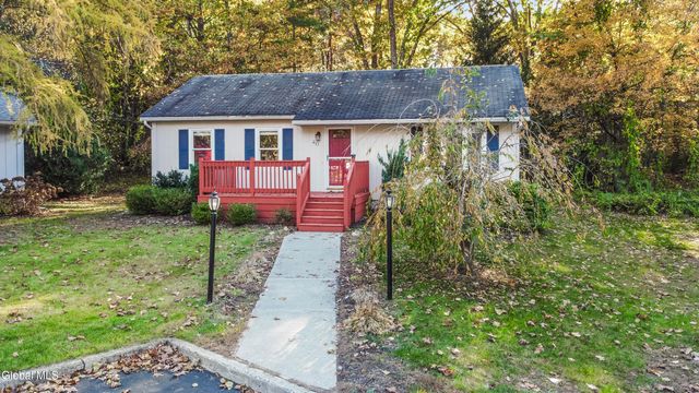 40 Pheasant Court, Saratoga Springs, NY 12866