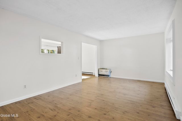 40 Pheasant Court, Saratoga Springs, NY 12866