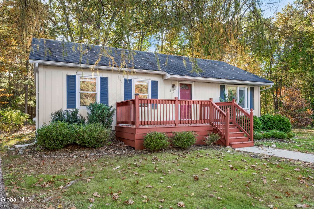 40 Pheasant Court, Saratoga Springs, NY 12866