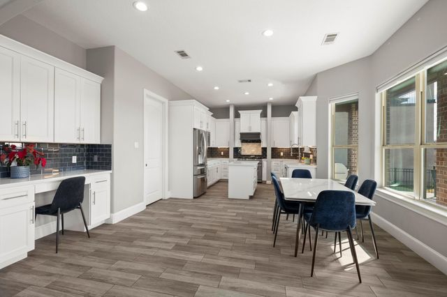 116 Waterstone Drive, Montgomery, TX 77356