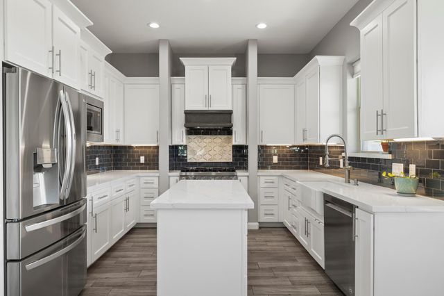 116 Waterstone Drive, Montgomery, TX 77356