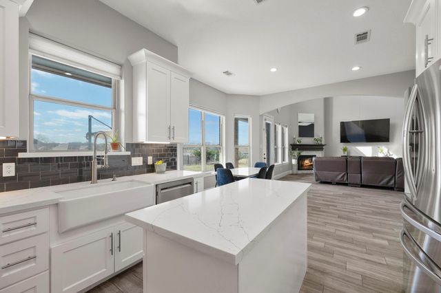 116 Waterstone Drive, Montgomery, TX 77356