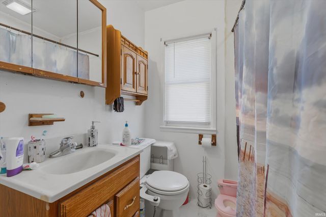 2215 Hillside Avenue, South Bend, IN 46613