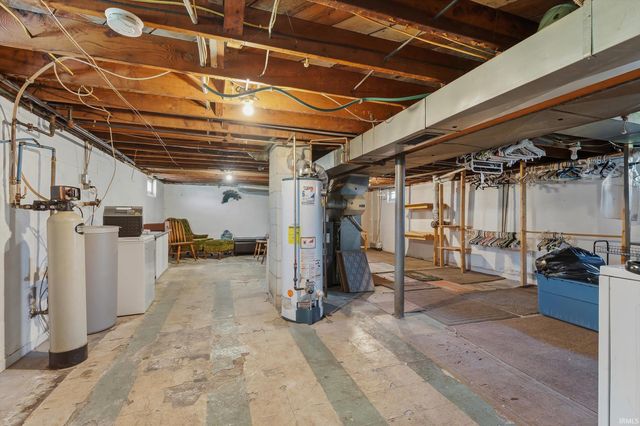 2215 Hillside Avenue, South Bend, IN 46613