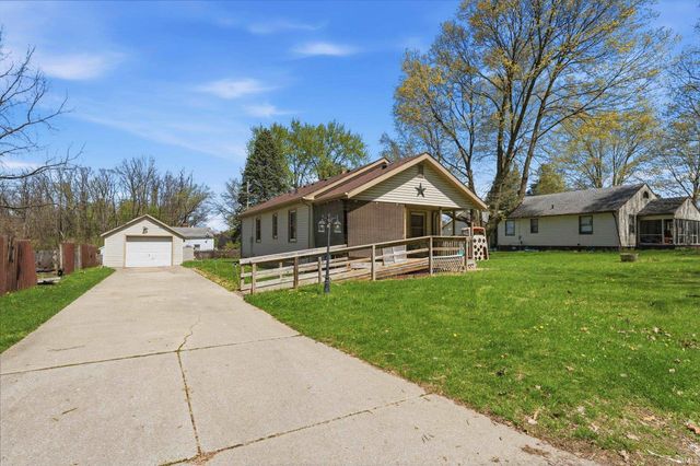 2215 Hillside Avenue, South Bend, IN 46613