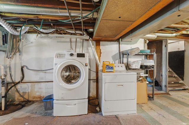 2215 Hillside Avenue, South Bend, IN 46613