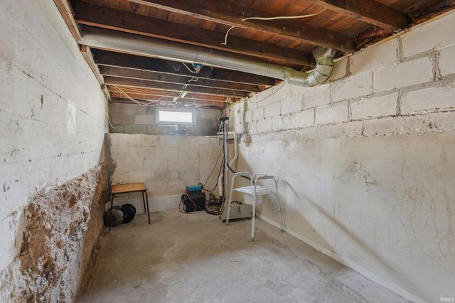 2215 Hillside Avenue, South Bend, IN 46613