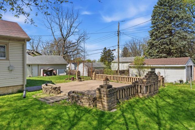 2215 Hillside Avenue, South Bend, IN 46613