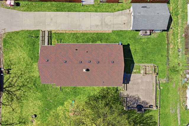 2215 Hillside Avenue, South Bend, IN 46613