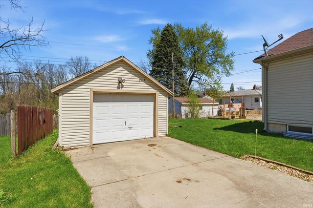 2215 Hillside Avenue, South Bend, IN 46613