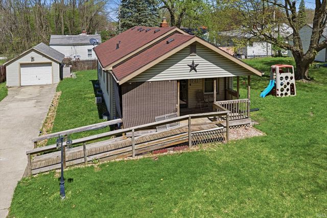 2215 Hillside Avenue, South Bend, IN 46613