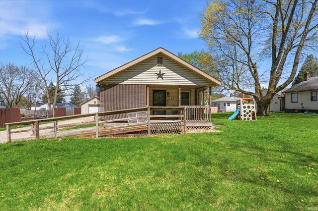 2215 Hillside Avenue, South Bend, IN 46613