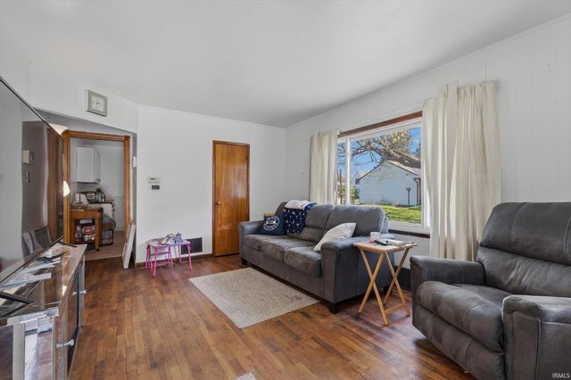 2215 Hillside Avenue, South Bend, IN 46613