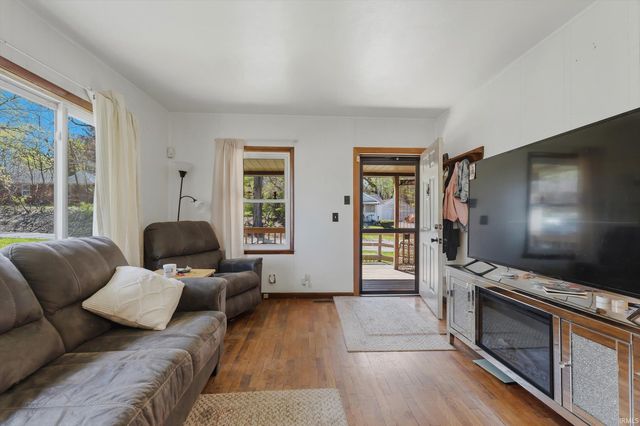 2215 Hillside Avenue, South Bend, IN 46613