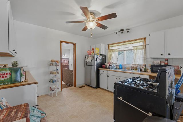 2215 Hillside Avenue, South Bend, IN 46613