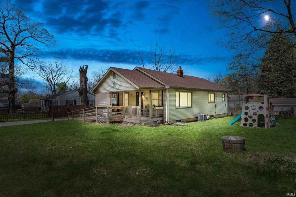 2215 Hillside Avenue, South Bend, IN 46613