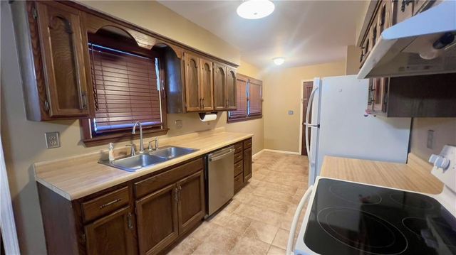 13500 Pioneer Road, Bonner Springs, KS 66012